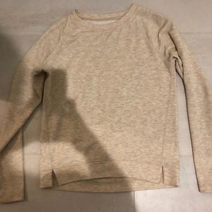 Creme sweater/sweatshirt
